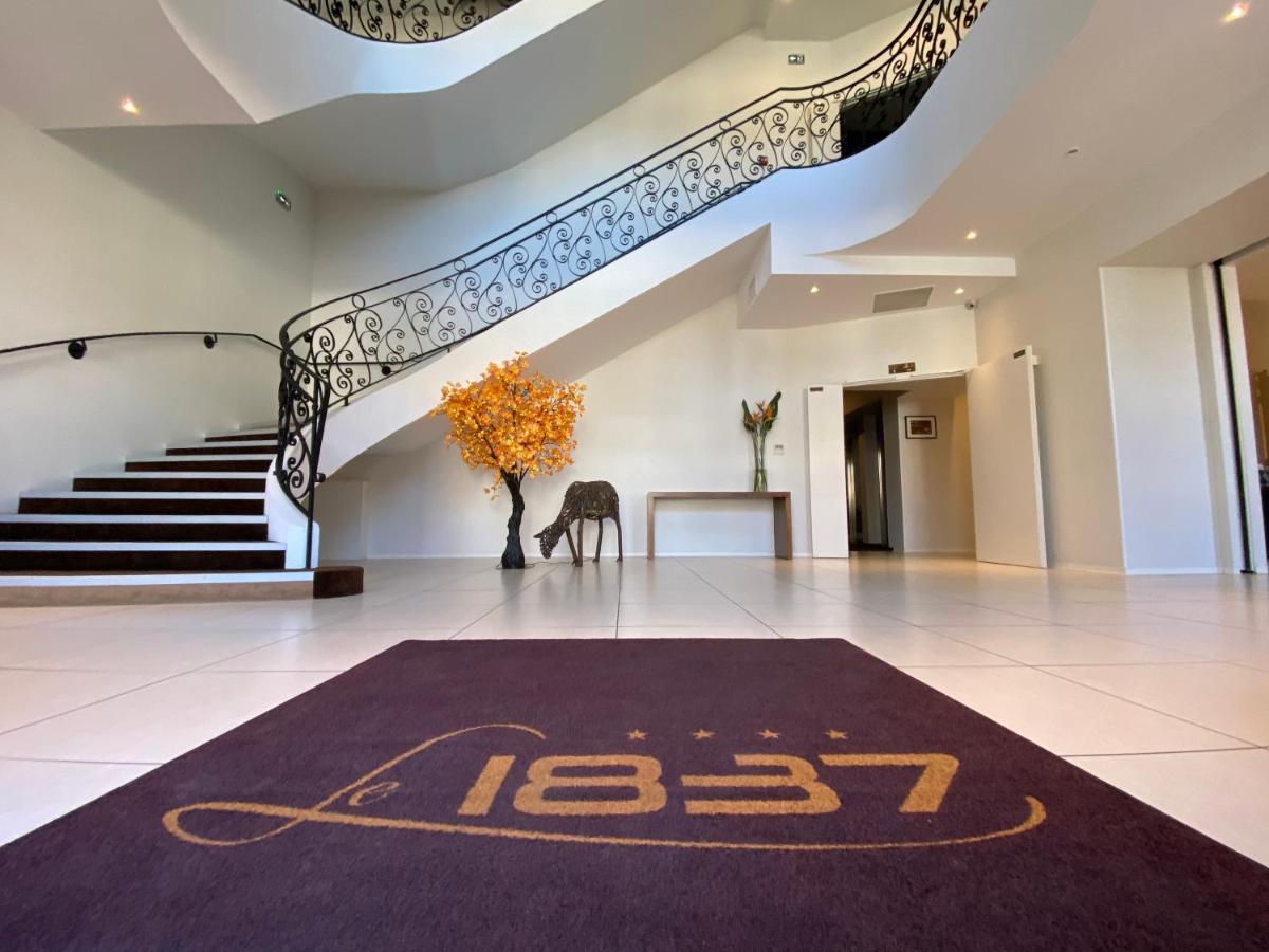 Le 1837 Aparthotel Saint-Affrique Exterior foto